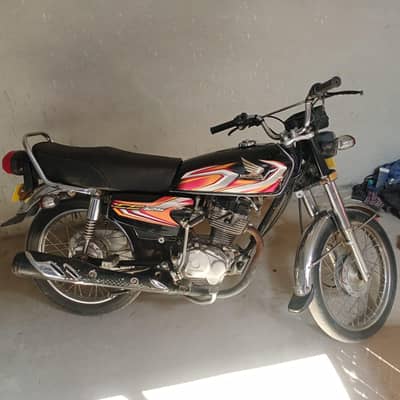 hum ny new  bike leni hai.  rabta number 03406170483. /03207140725