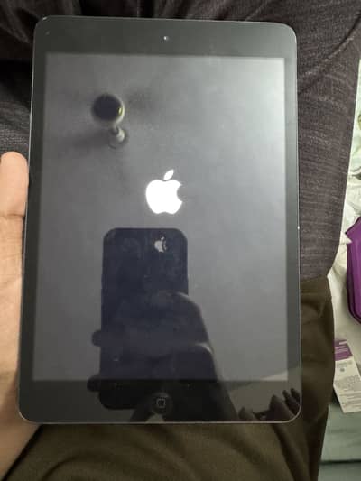 Ipad Mini 1 in just like brand new condition BARELY USED