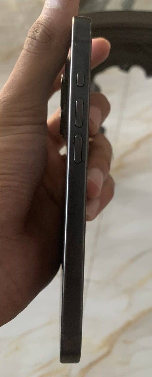 Apple iPhone 15 Pro 2