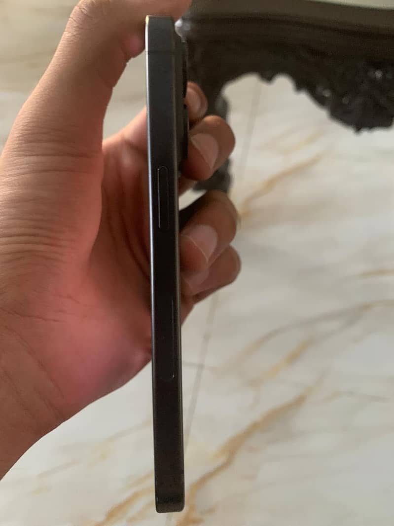 Apple iPhone 15 Pro 4