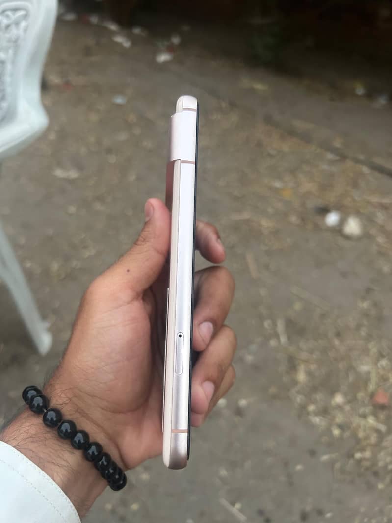Google Pixel 8 4