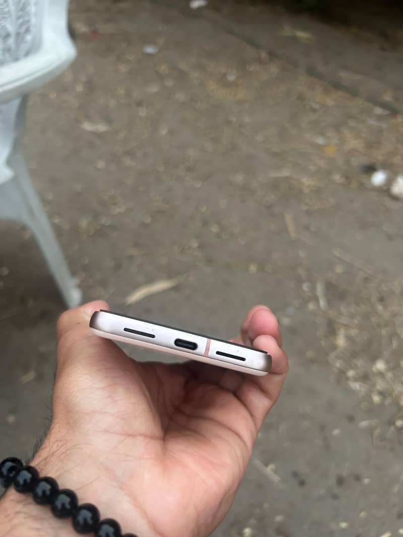 Google Pixel 8 5