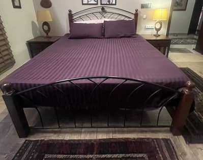 Bed set with side tables