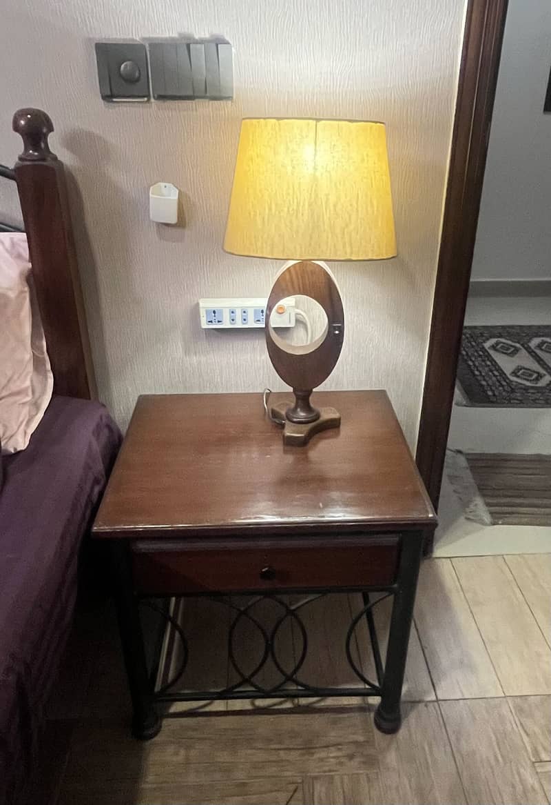 Bed set with side tables 2
