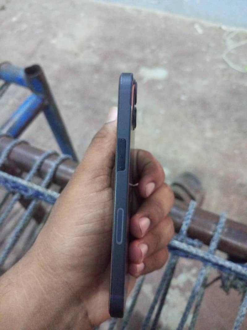 Apple iPhone 13 3