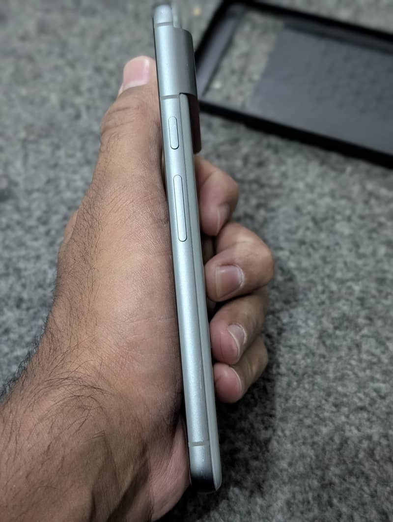 Google Pixel 8 5