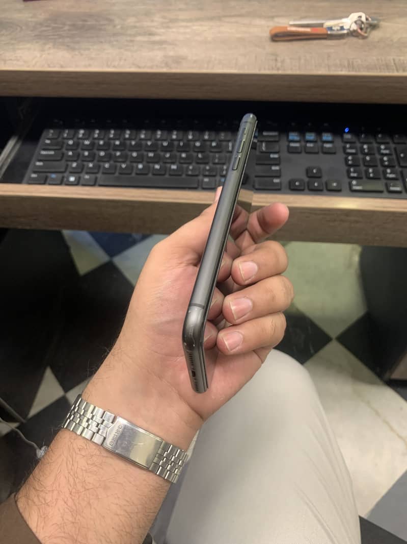 iPhone 11 5