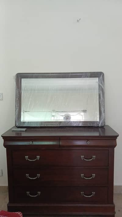Drexel heritage 2 single band  With dressing table and 1 side table