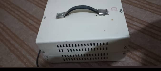 Taiba automatic voltage stabiliser 3000W - fully working