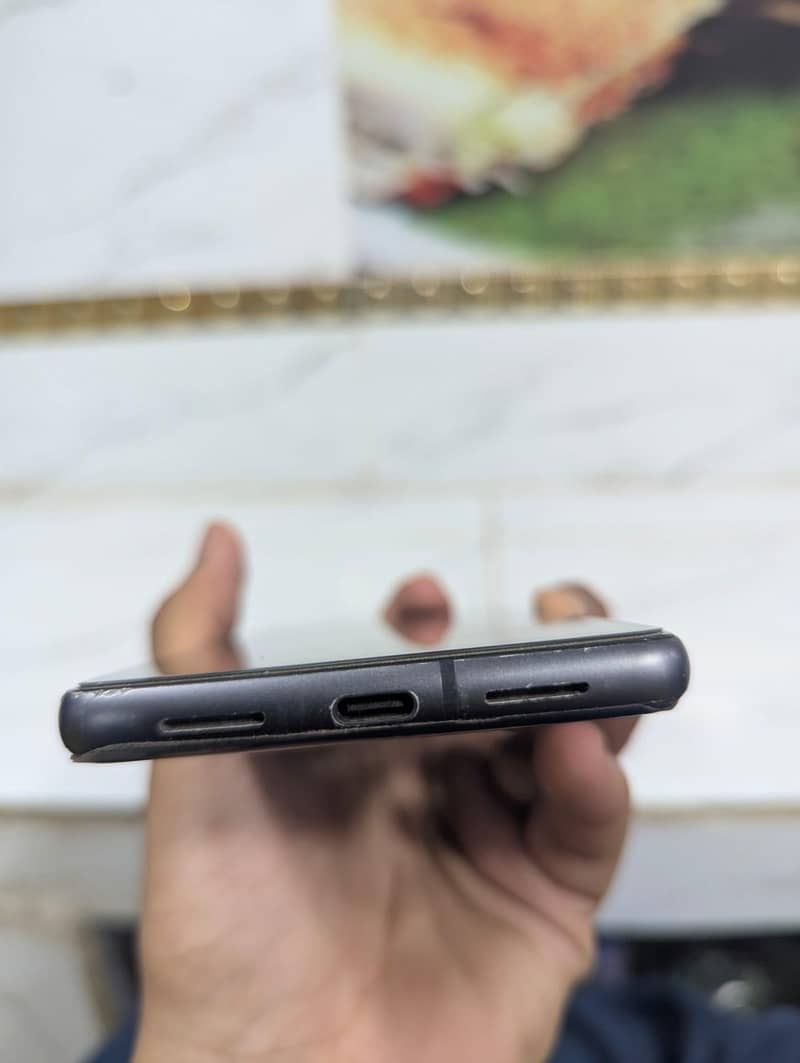 Google Pixel 7 4