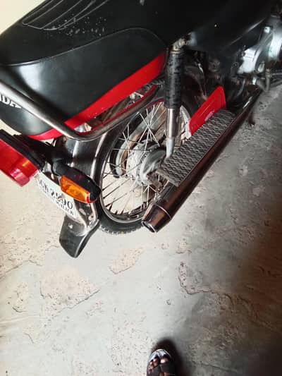 Honda CD 70 18 modal