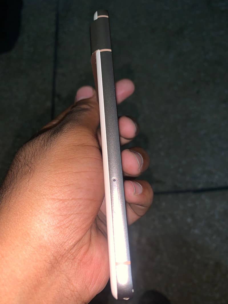 Google Pixel 8 4