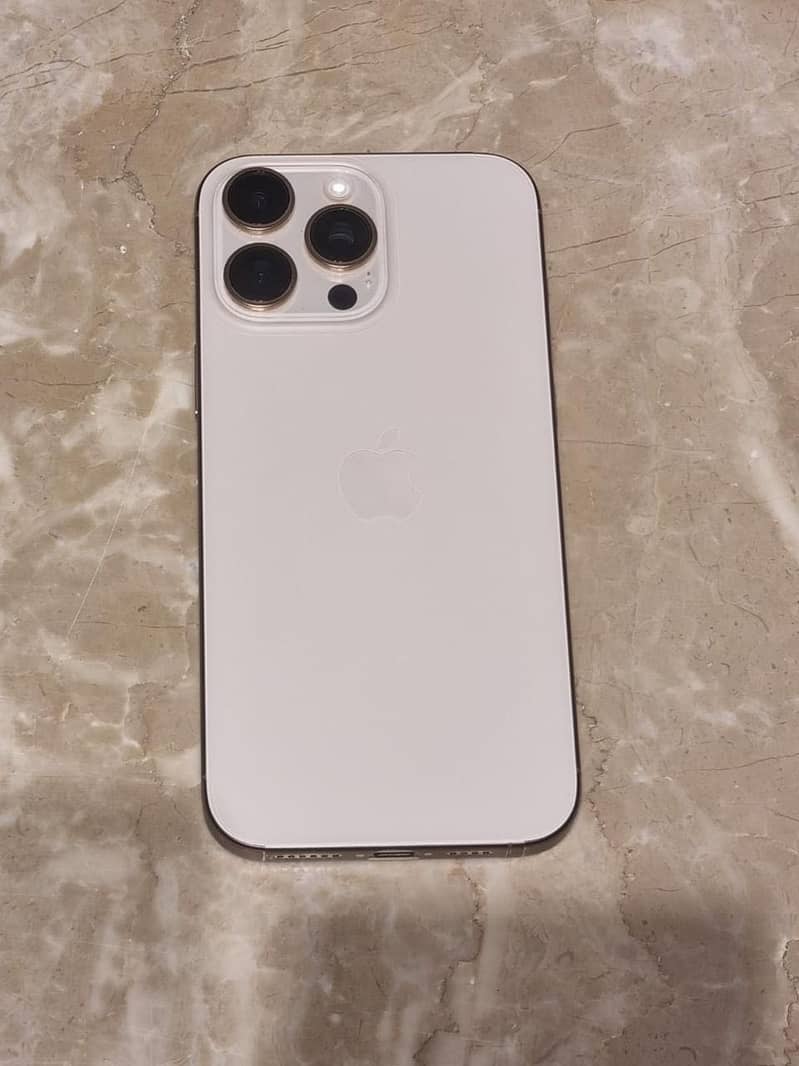 iPhone 16 Pro Max 1