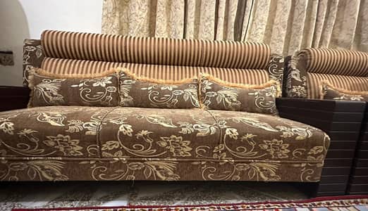 5 seater wooden sofa Good condition
