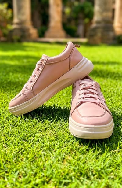 Women’s and Ladies Casual Sneakers – Lightweight & Fashionable