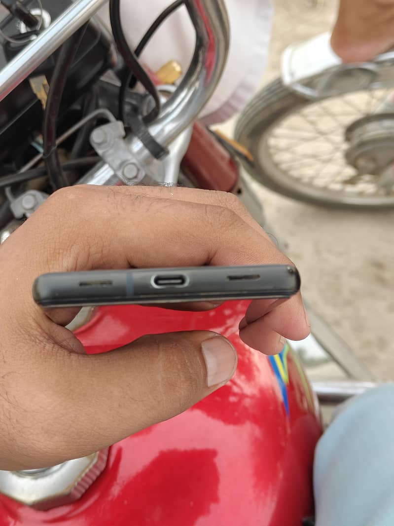 Google Pixel 6a 5