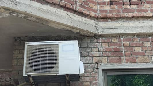 MITSUBISHI AC, 1 TON, IN GOOD  WORKING CONDITION FOR SALE