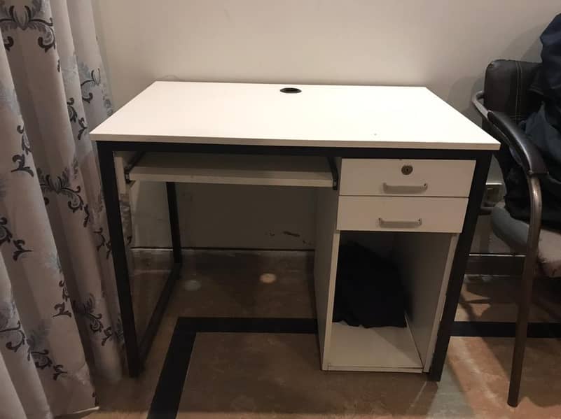Computer table 0