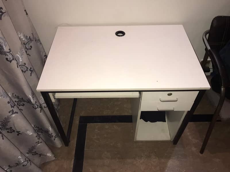 Computer table 1