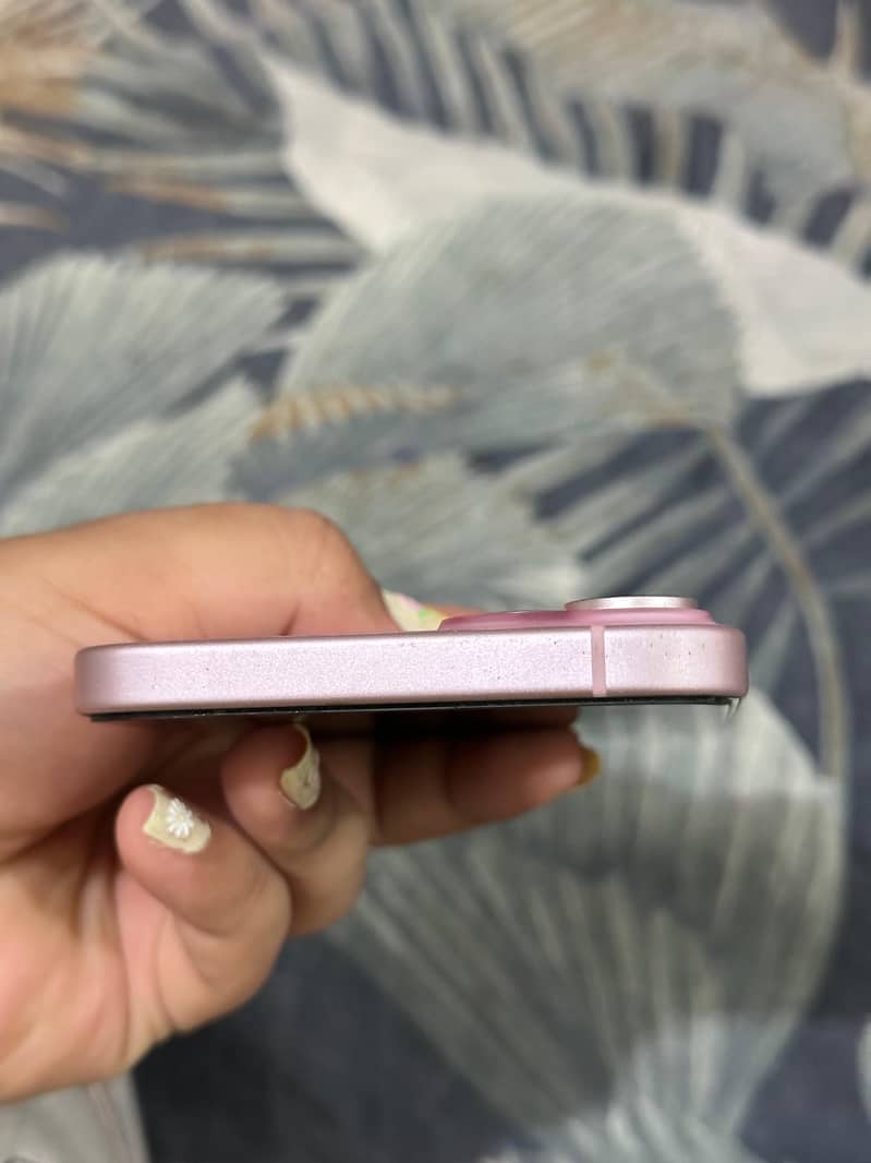 Apple iPhone 15 plus 4