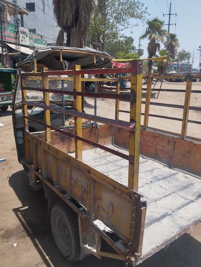 teezraftar loadr rickshaw