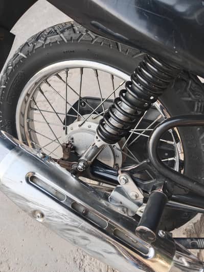 YAMAHA YB125Z BIOMATRIC ON THE SPOT total jenaun