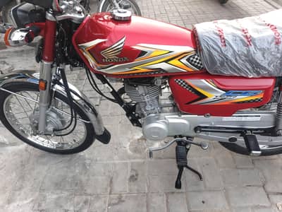 HONDA 125 24/25 TOTAL GENUINE NEAT AND CLEAN 10/10 CONDITION