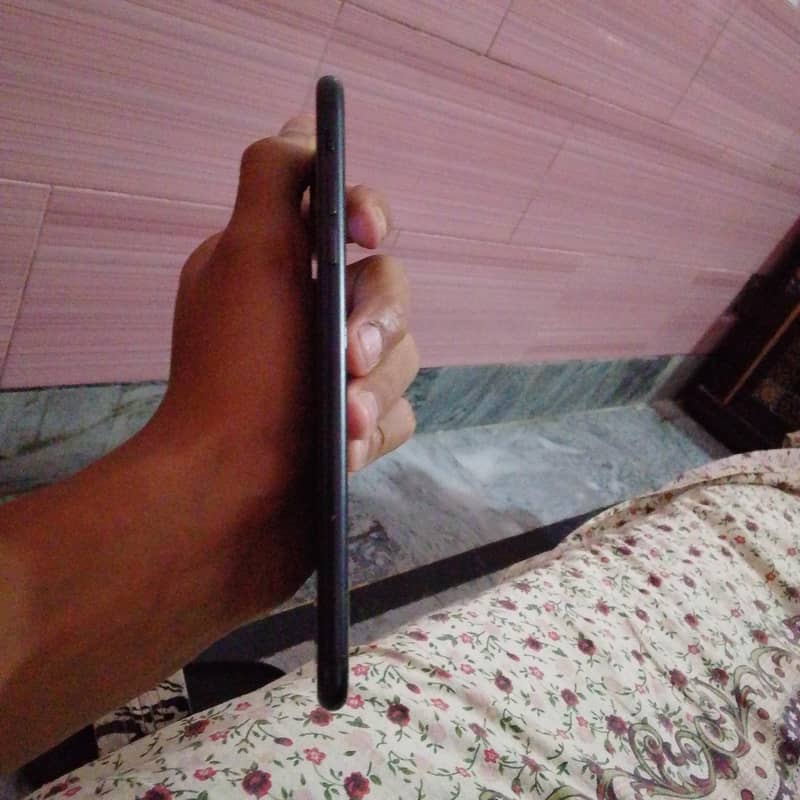 Apple iPhone 7 Plus 03212095228 3