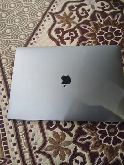 MacBook Pro 15 in Excellent condition