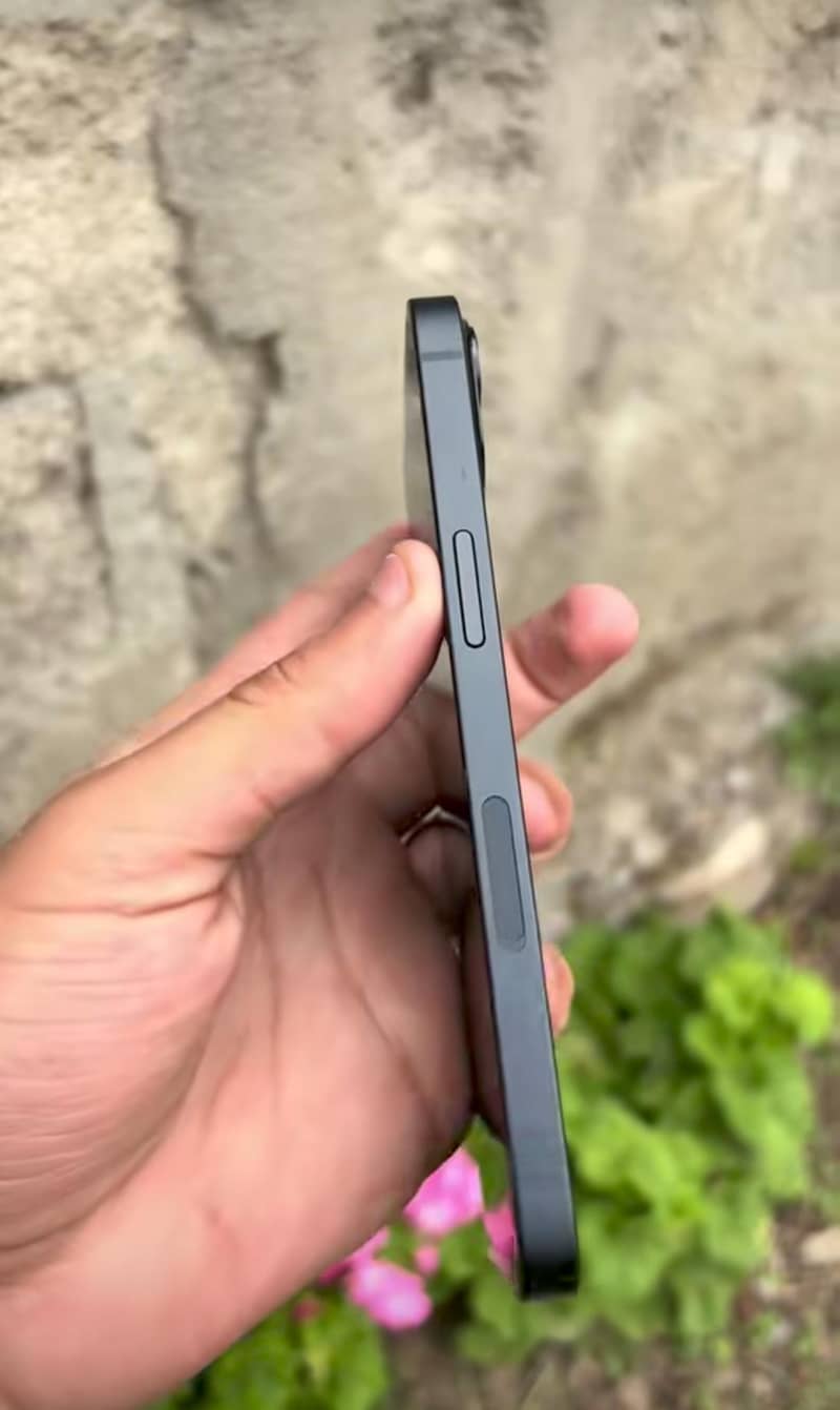 Apple iPhone 13 1