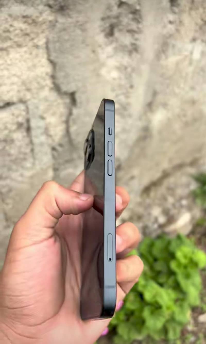 Apple iPhone 13 2