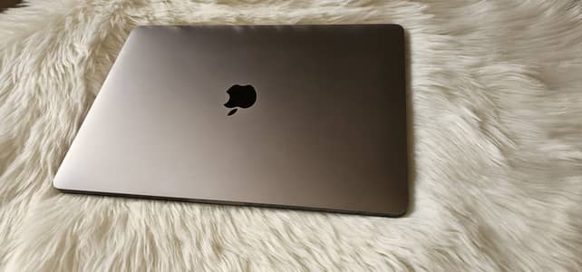 Apple MacBook Pro 13" 2020 - i7 2.3GHz Quad-Core, 32GB RAM, 1TB SSD