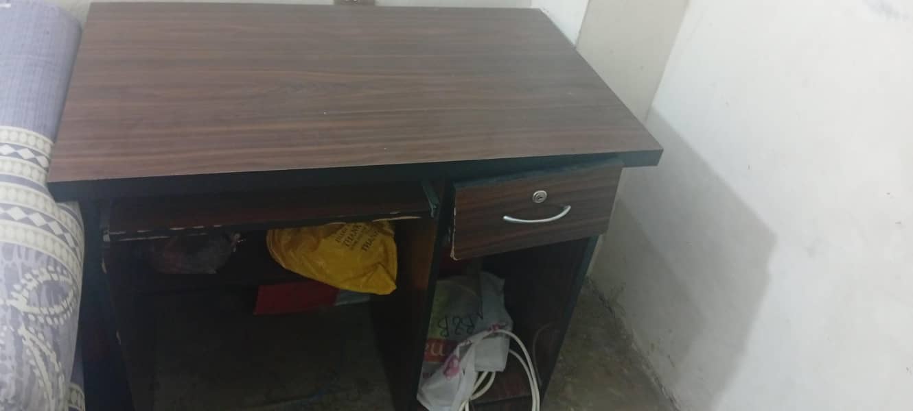 Single Computer Table 1