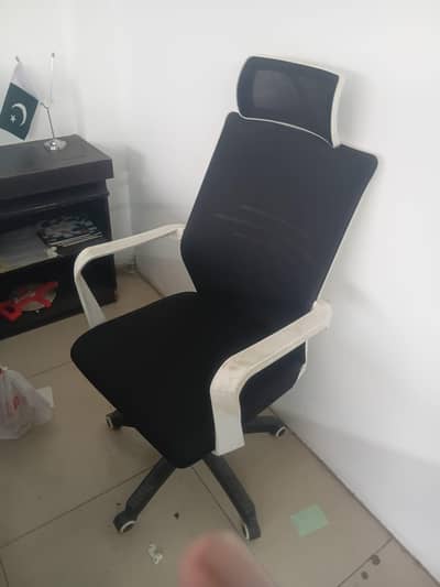 utgent sale ofice furniture