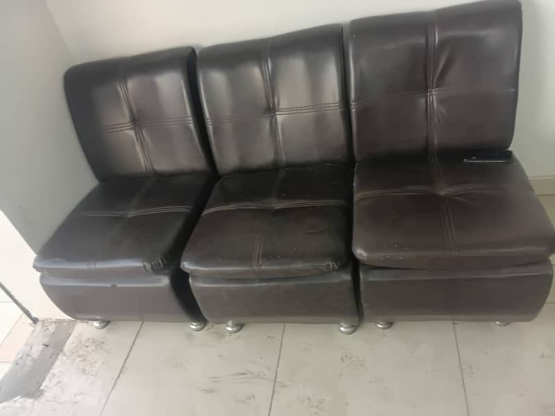 3 sofas 1
