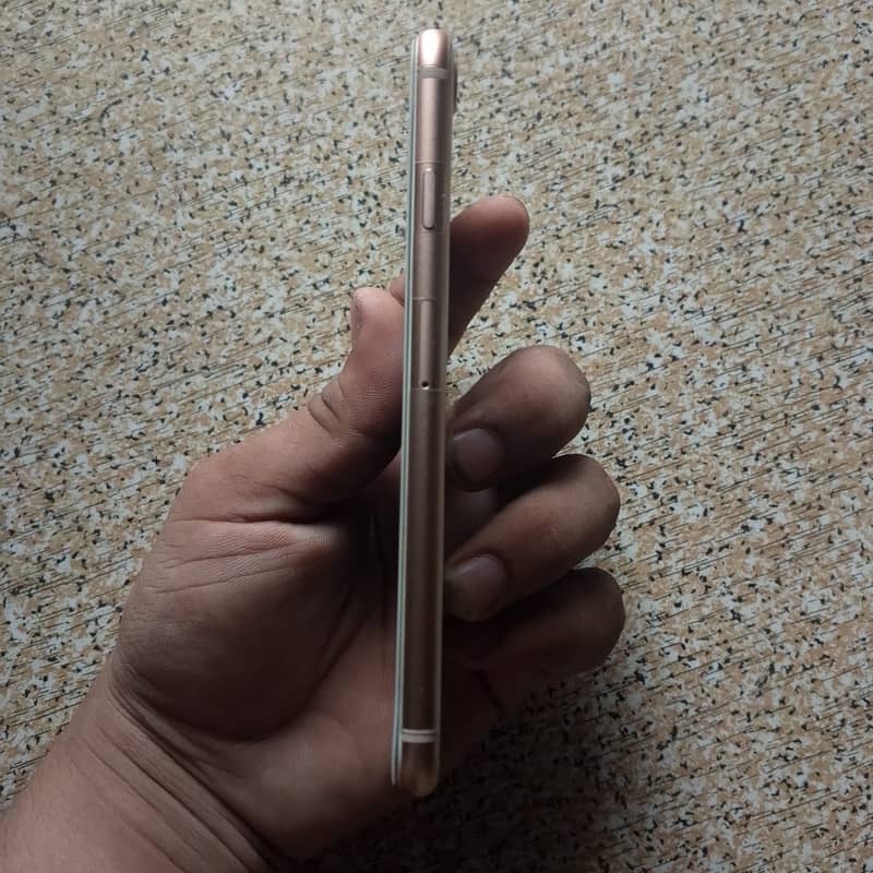 Apple iPhone 8 3