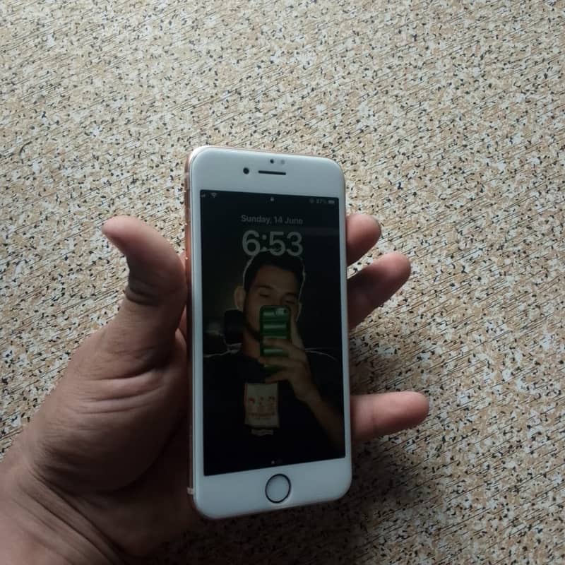 Apple iPhone 8 4