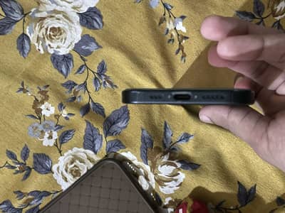Apple iPhone 16