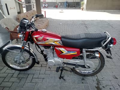 Honda Motorcycle for Sale – Excellent Condition, Well Maintained