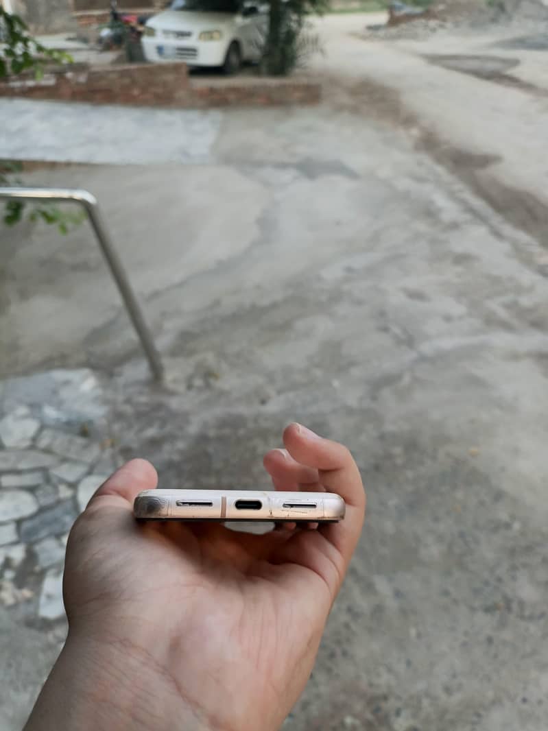 Google Pixel 8 4
