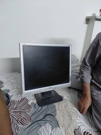 LCD SCREEN 19 inch, acer with speakers vga ports