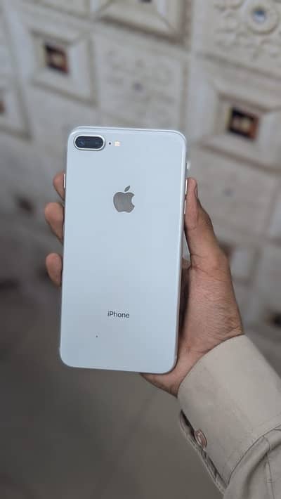 Apple iPhone 8 Plus condition 10/9 finger ok white color