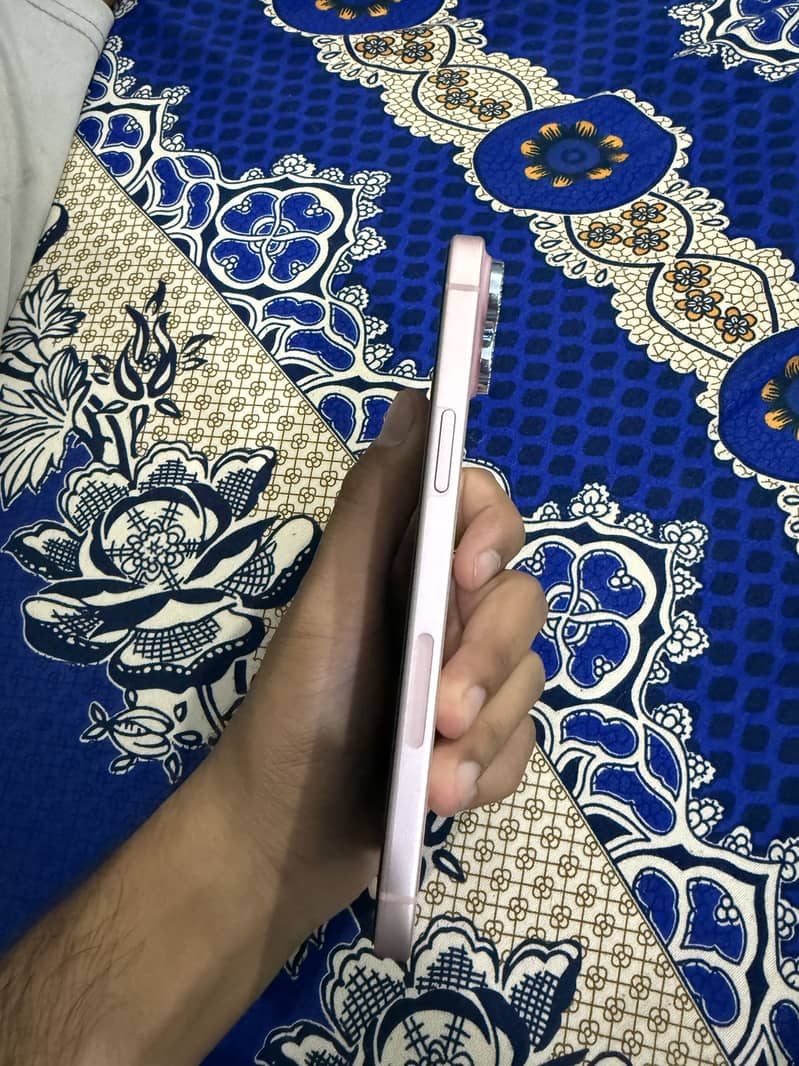 Apple iPhone 15 plus 3