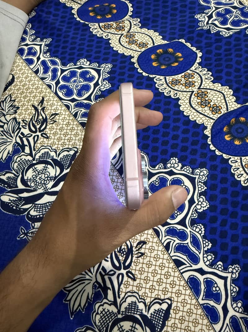 Apple iPhone 15 plus 5
