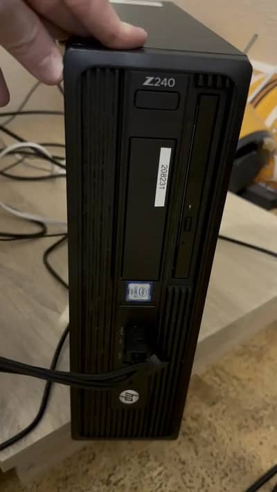 HP Z240 Workstation | Xeon E3-1225 v5 | 8GB DDR4 | 6th Generation