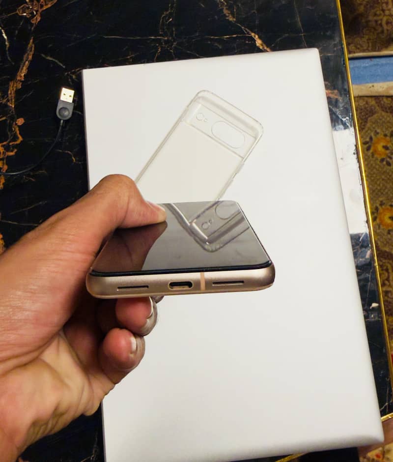 Google Pixel 8 4