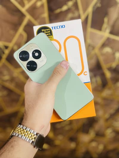 Tecno Spark 20c 4+128 gb in superb condition