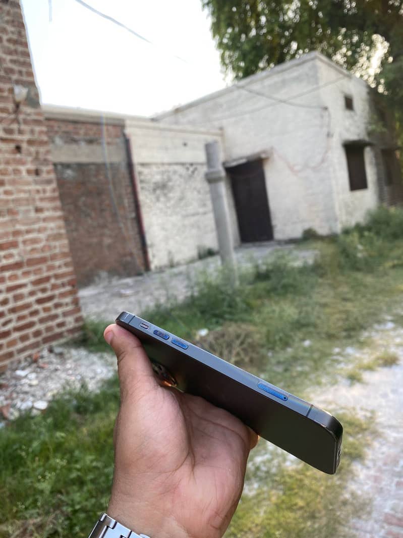 iPhone 12 Pro 5