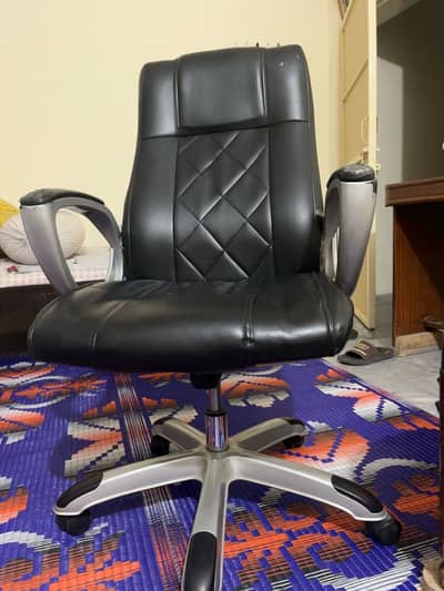 Large Executive Office Chair Comfortable, Clean & Strong Condition