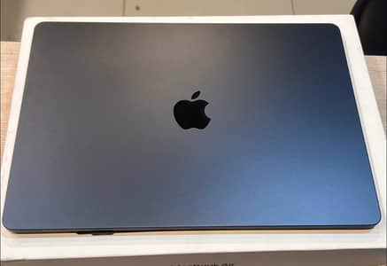 Apple MacBook Air with an M2 chip (Slightly Used)